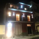 Dietro Le Mura