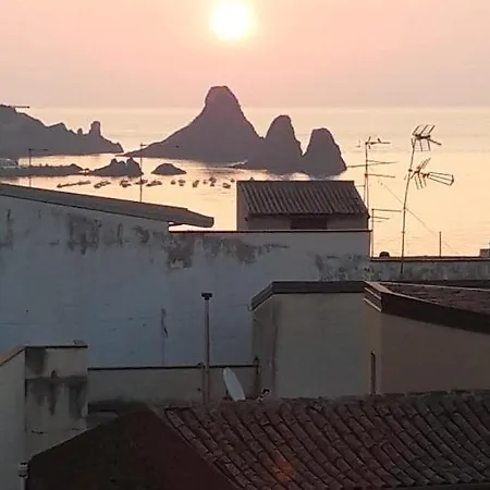 Dietro Le Mura Bed & Breakfast Aci Castello